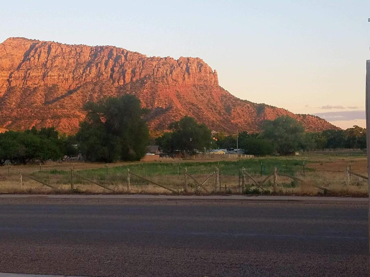 Zion'S Most Wanted Hotel Hildale Экстерьер фото